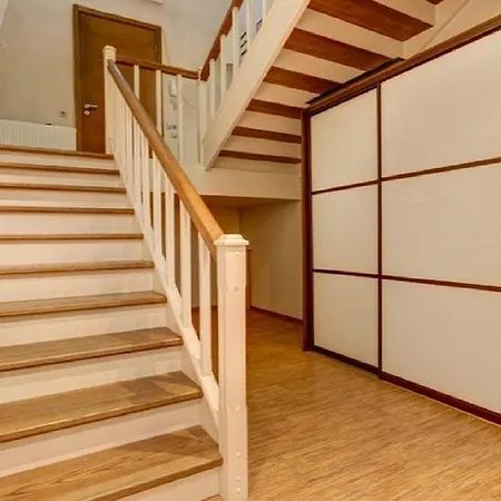 아파트 2-level Close To Old