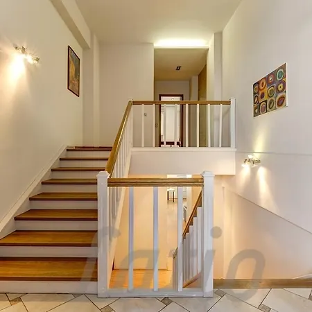 아파트 2-level Close To Old *